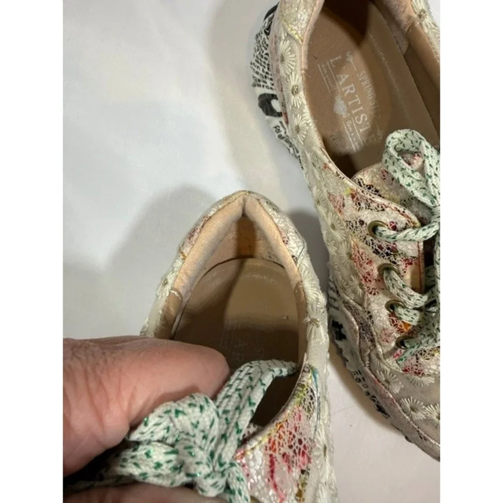 L'Artiste by Spring step Daisymae Floral Embroidery Print Sneakers sz 42 10.5 11